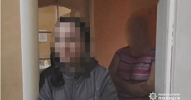 媽病房狂飲伏特加失控「悶5個月大兒」　隔壁床嚇壞急求救