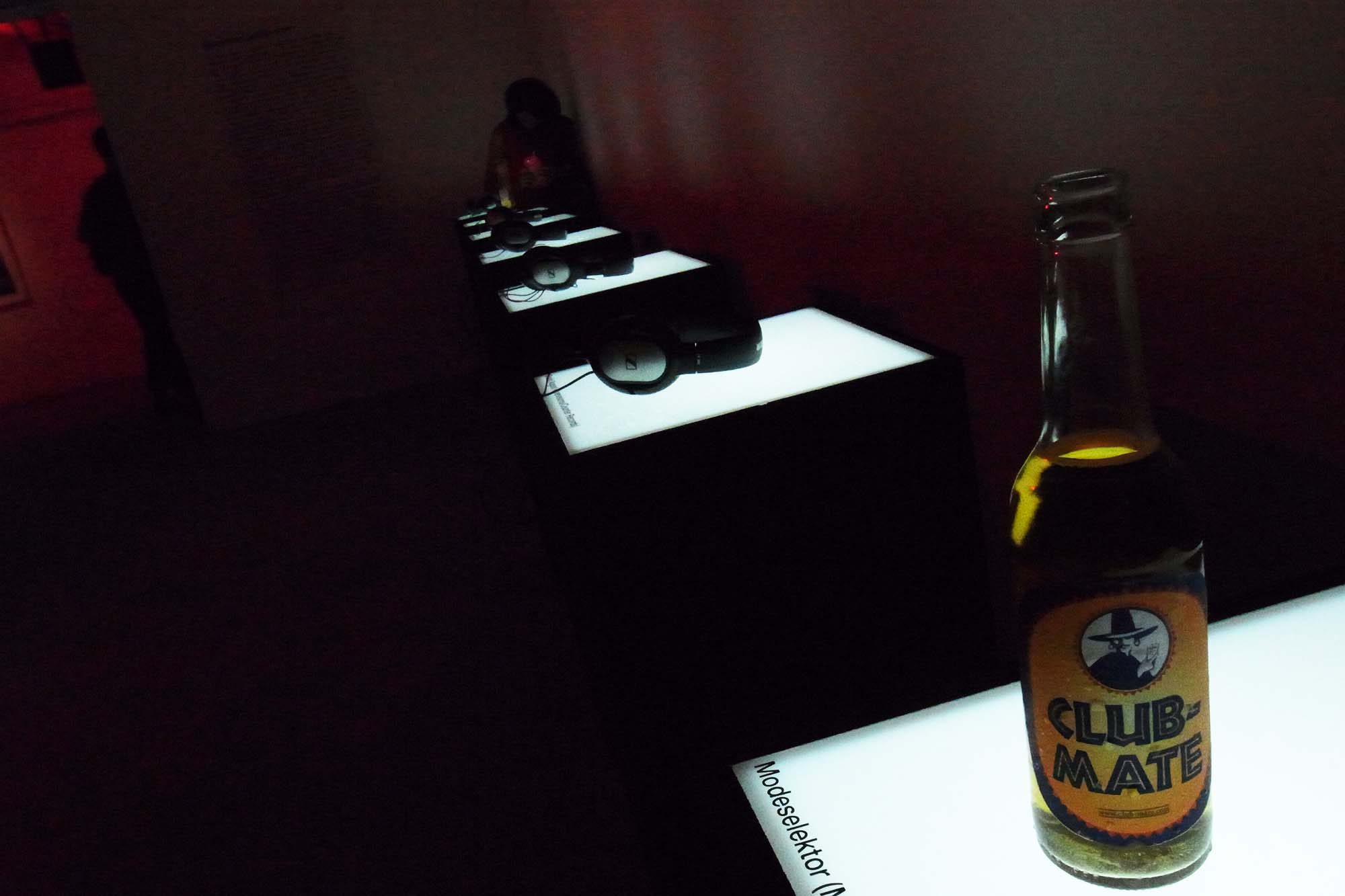 an-exhibition-of-electronic-music-and-photography-from-berlin-06