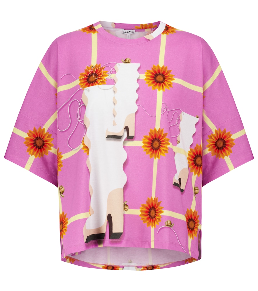 This pink LOEWE T-shirt, which references the label's celebrated digital presentation, is akin to bu