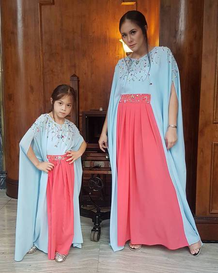 Cantik Cute, Saat Selebritis Kembaran Kaftan Dengan Putri Mereka