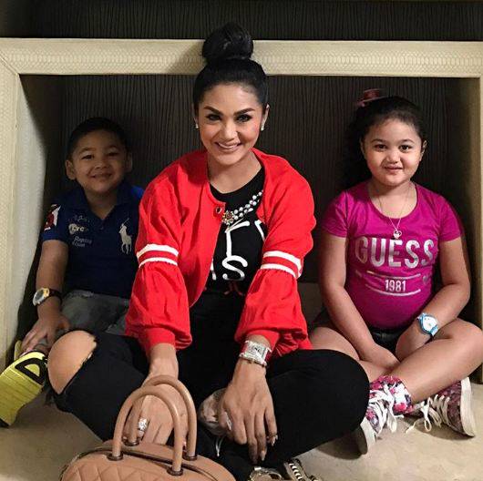 10 Foto Transformasi Krisdayanti, dari Remaja Sampai Jadi Hot Mama