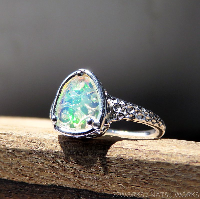 蛋白石戒指玫瑰切割蛋白石戒指