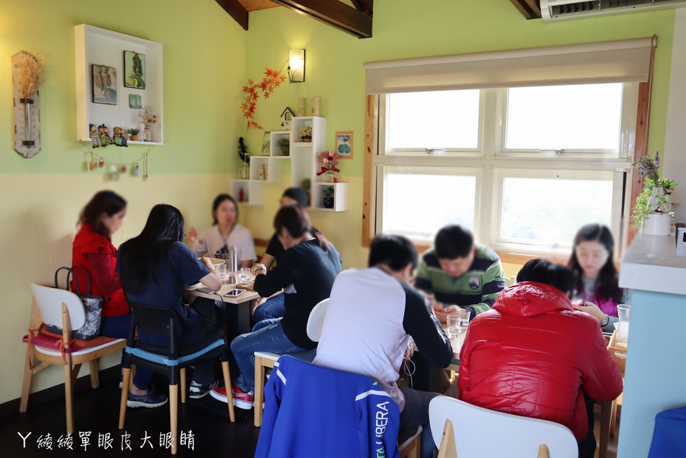 新埔普羅旺斯小木屋餐廳，超夢幻的雨滴蛋糕和草莓飲品，新竹賞櫻景點推薦！