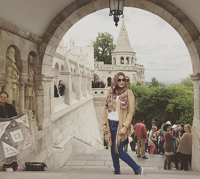 10 Gaya Hijab Keren Untuk Cewek Berbadan Curvy