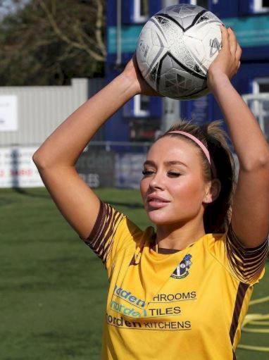 5 Potret Pesona Gabby Howell Pesepak Bola Wanita Sutton United Akurat Co Line Today