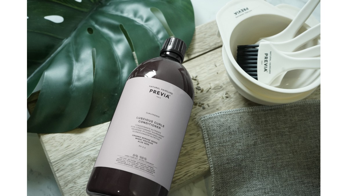 【 特別注意 】 付款方式僅限信用卡與 ATM 轉帳，此商品為獨立倉庫出貨，配送時間約 5-7 工作天 專為捲髮設計改善髮質的護髮素。作用在頭髮表面，賦予頭髮滋潤與營養，打造有韌性、充滿彈力的輕盈捲度