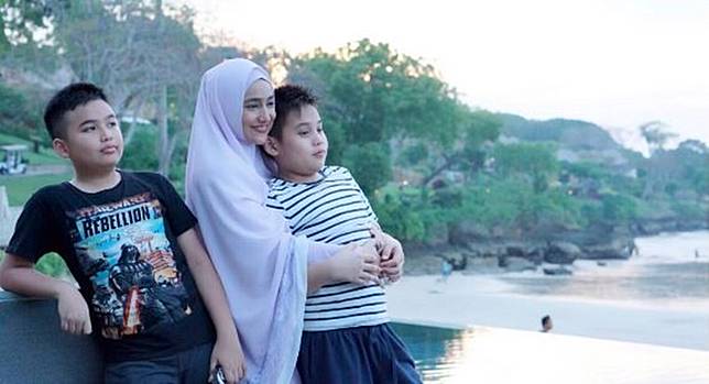10 artis dan anak kembarnya