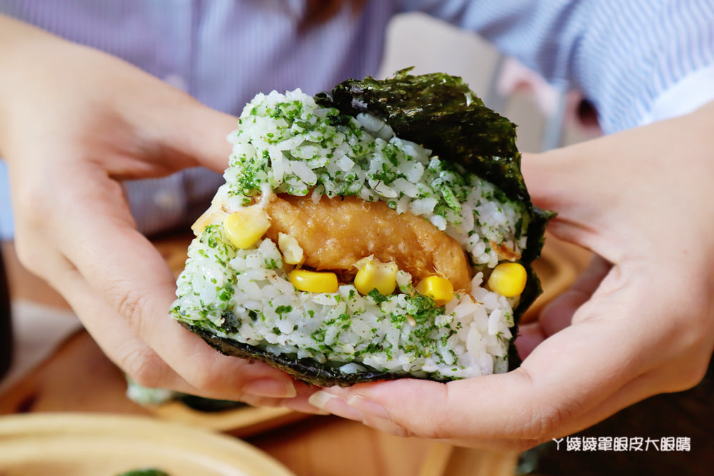 新竹竹北早餐推薦必吃！米八手作飯糰，比超商御飯糰還要大兩倍的巨無霸三角飯糰