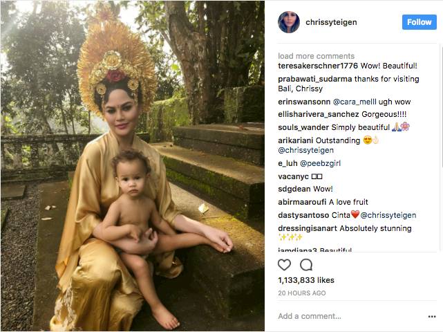 Deretan Foto Liburan Chrissy Teigen dan John Legend Liburan di Bali! Termasuk Saat Pakai Busana Adat