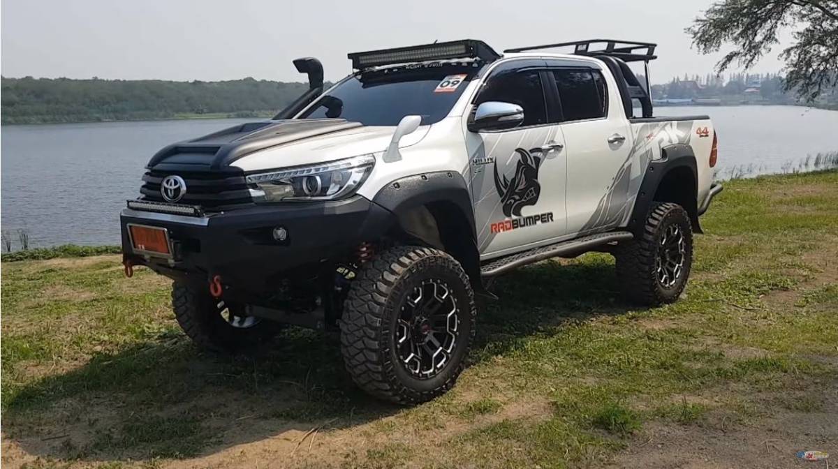 Toyota Hilux Siap Main Lumpur