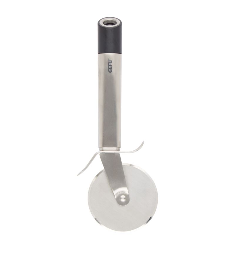 Part of Gefu's innovative Primeline range, this pizza cutter is a premium kitchen utensil crafted fr