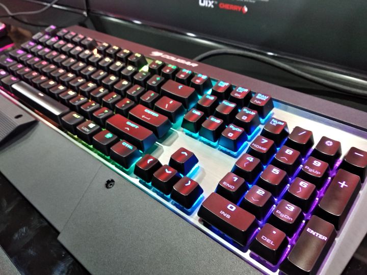 Computex 不能沒有 RGB！從鍵盤、機殼、主機板到風扇都要閃亮，一次看完展場中炫麗的「光害」產品