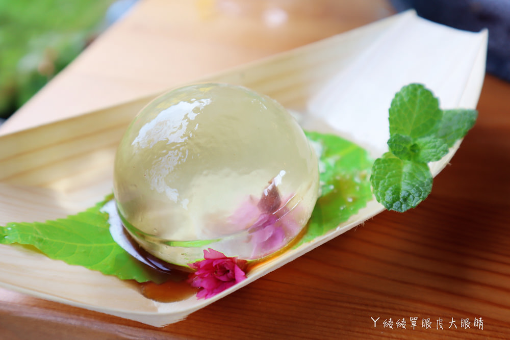 新埔普羅旺斯小木屋餐廳，超夢幻的雨滴蛋糕和草莓飲品，新竹賞櫻景點推薦！