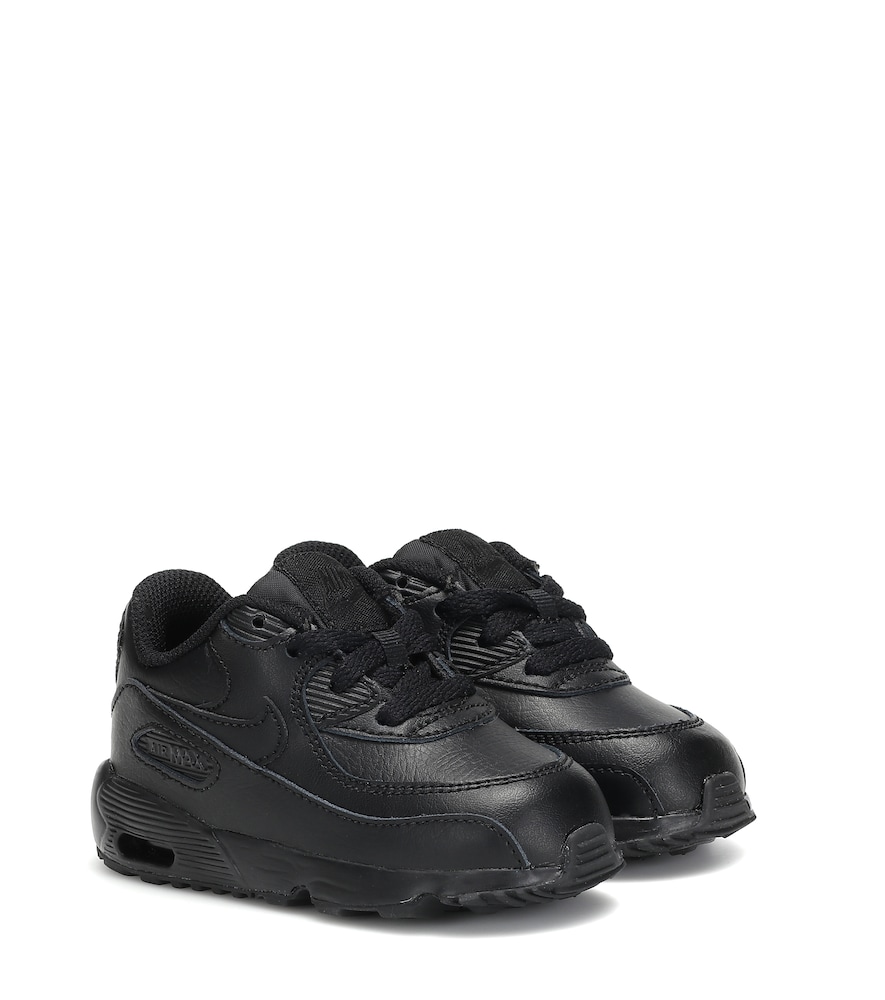 The Air Max 90 leather sneakers from Nike Kids are an iconic design that achieve cult status in this