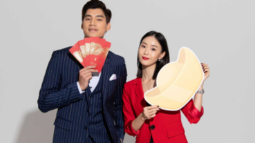 羅宏正麻將桌上發紅包 錢多少看手氣決定！