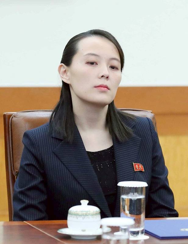 歷史時刻 北韓金氏家族成員首次到青瓦台南韓總統文在寅與金與正會面 上報 Line Today