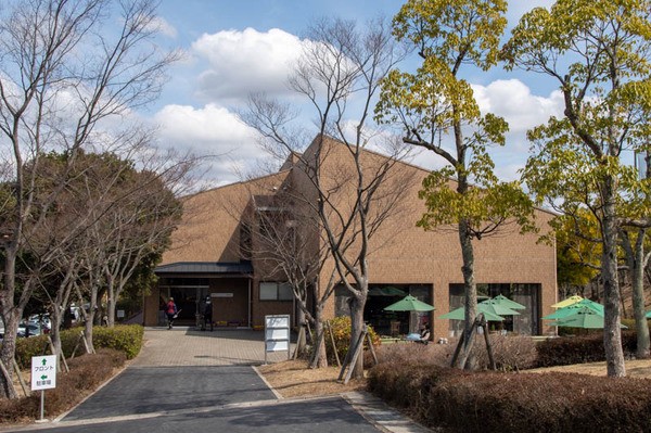 穂谷の関西外大跡地につくってた乗馬施設 乗馬クラブ クレイン がオープンしてる