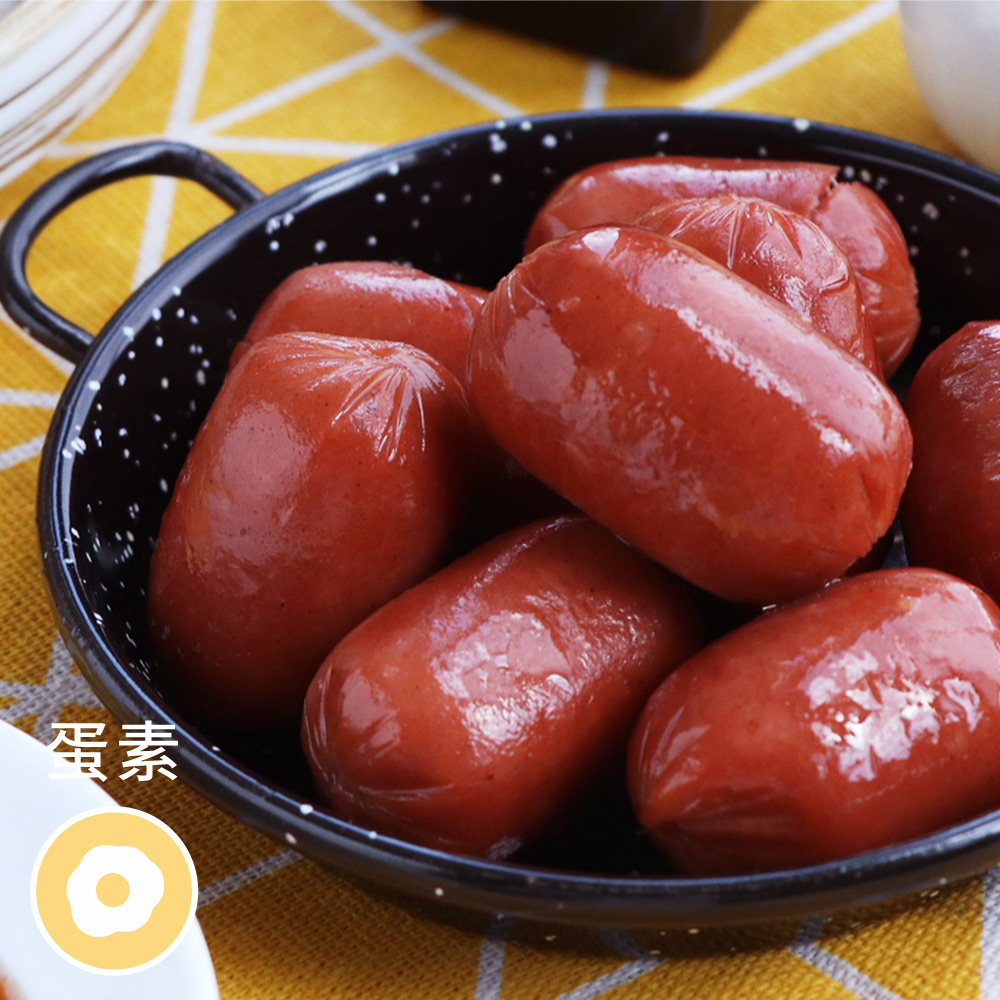 人見人愛的小香腸，做成一口大小，口感q彈，風味獨特，可搭配製作日式便當，煎、炸、冷盤都適合精選天然大豆蛋白特製而成的純素食製品，無添加防腐劑、零膽固醇、低脂肪、低熱量、無普林、無五辛 無膽固醇、無味素