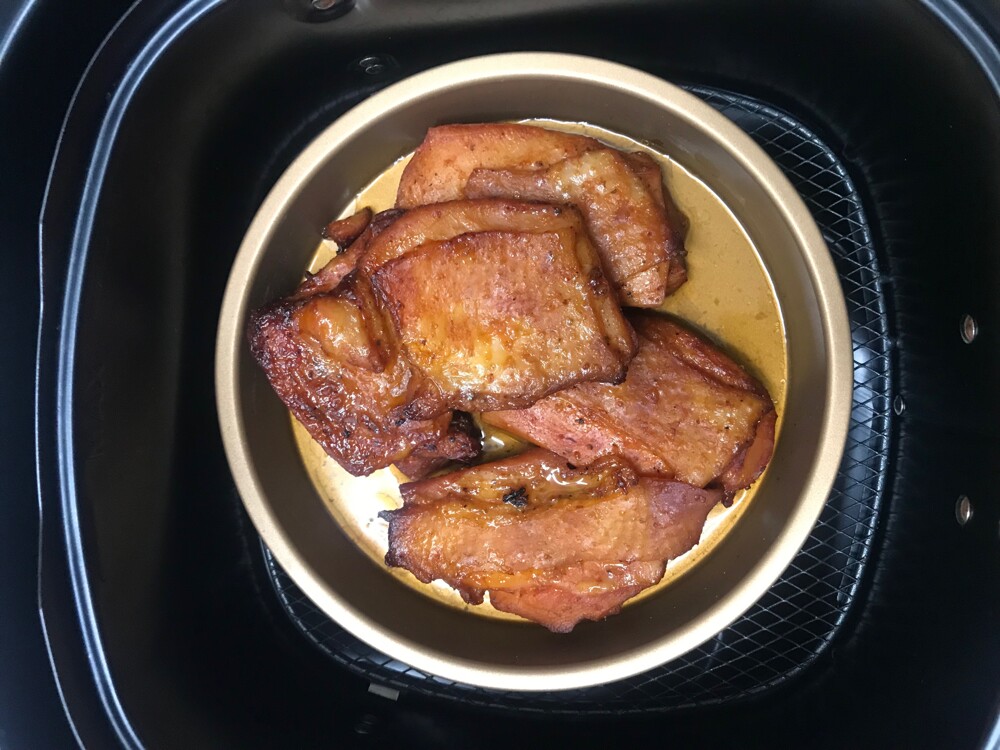 商品規格說明: (1)品名: 氣炸鍋簡單料理德州風味去骨烤雞腿排270克 (2)料理方式: 氣炸,炸煎,烤箱 (3)產地: 台灣 (4)重量: 淨重270克10% (5)包裝方式: 5支1包/真空包裝