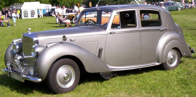 這是007版的Bentley Mark VI
