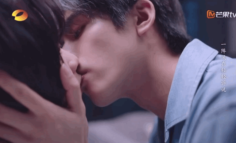 《以家人之名》尖尖&凌霄的爆甜名場面6：李尖尖凌霄「捧臉初吻」