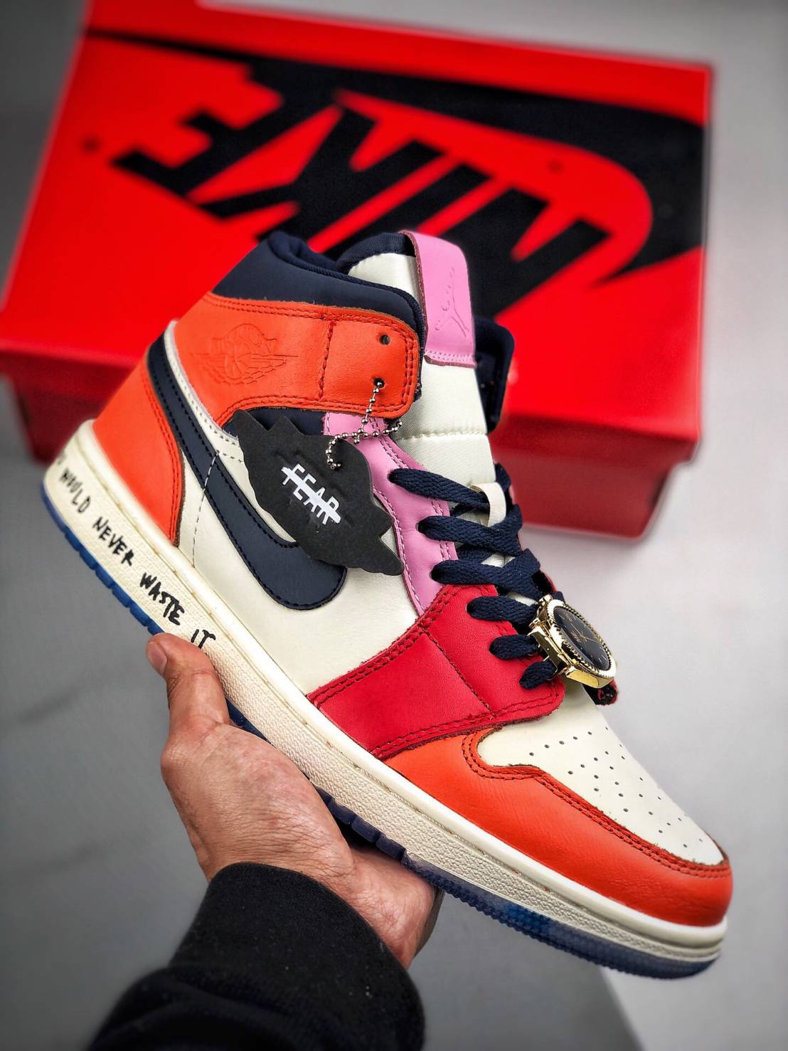 Melody Ehsani x Air Jordan 1 Mid “Fearless” 手錶 橙绿鸳鸯 情侶款