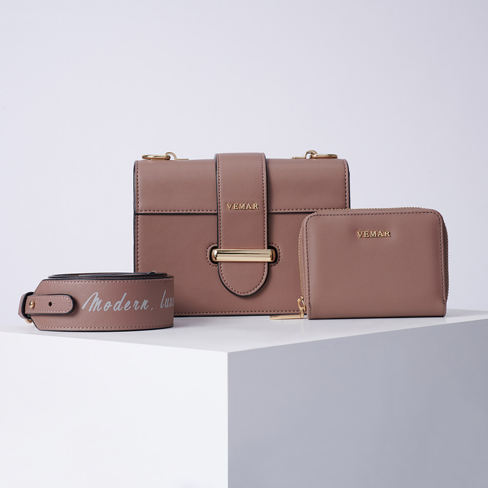 宅配:下單後隔天出貨，約1~2天送達(不包含例假日)超取:下單後隔天出貨，約3~4天送達(不包含例假日)預購:依照商品預計出貨日