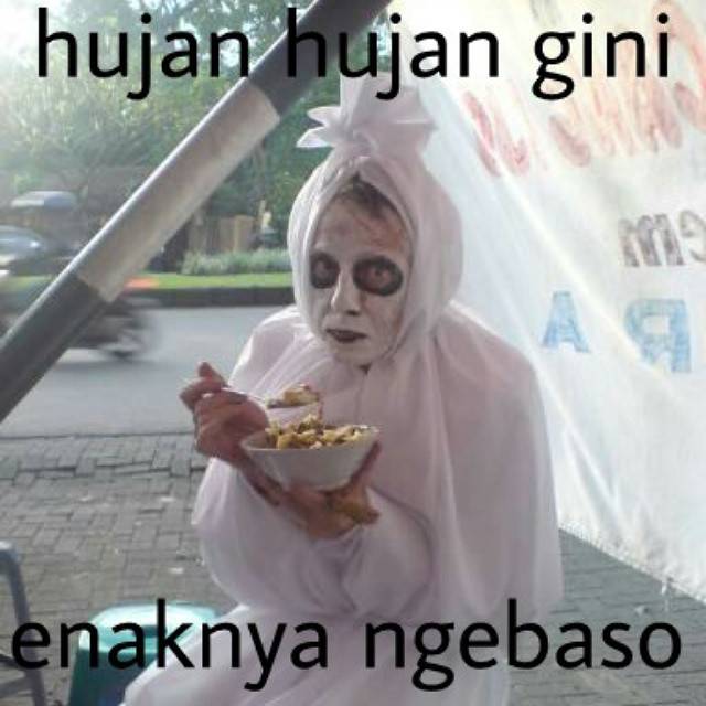 10 Meme Hantu Pocong Ini Nggak Serem Justru Bikin Ketawa Cekikikan