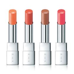 ◎延展開的瞬間，如溶化般水亮光澤、潤度。添加80%美容液成分，充滿水波光般的彈力雙唇。重新詮釋的各色各樣色調將彩繪出甜蜜般的雙唇。|◎|◎品牌定位:專櫃品牌品牌:RMK商品名稱:RMK經典誘色口紅(潤