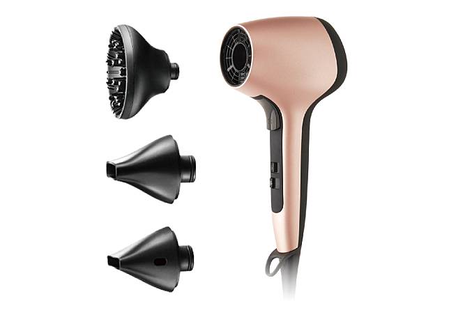  「Remington 3D氣流負離子吹風機」原價8,990元，活動價只要5,000元，現省3,990元還可拿500元抵用券，電子會員再加碼抽價值5,000元的玩樂主題房住宿一晚，等於最多可省9,490元！（圖片提供/台隆手創館）