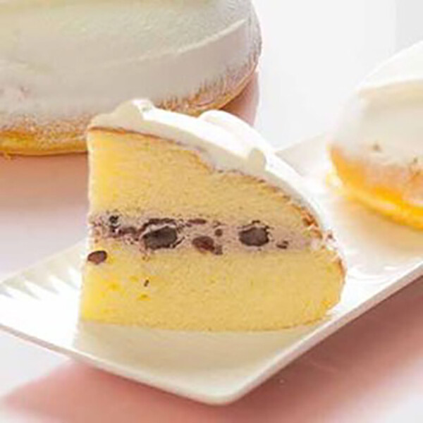 *海綿蛋糕使用100%純鮮乳製作 *綜合水果入餡口感清爽不油膩 水果波士頓派 波士頓蛋糕體是使用100%純鮮乳不加一滴水並使用高濃縮鮮奶使蛋糕口感鬆軟綿密而不乾澀不同於一般的戚風蛋糕具有的彈性與細緻度