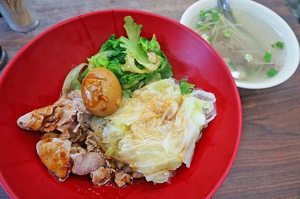 【蘆洲美食】好味珍雞肉飯-隱身在巷弄裡的美味小吃店 【蘆洲美食】好味珍雞肉飯-隱身在巷弄裡的美味小吃店