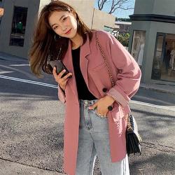 ◎年輕一點。穿韓都～|◎|◎商品名稱:西裝翻領排扣質感西裝外套PS9152-創翊韓都品牌:HSTYLE品牌定位:流行品牌款式:西裝外套適穿性別:女生顏色:粉紅色系,橘色系適穿季節:秋冬主材質:聚酯纖維