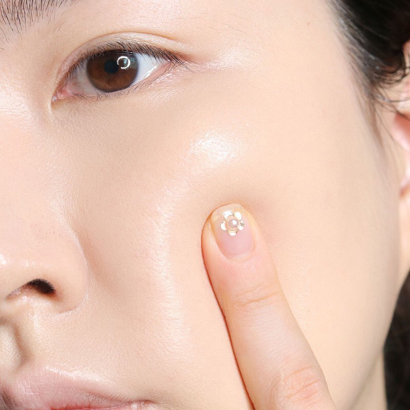 化妝師透亮底妝4技巧！粗毛孔、斑駁白芝麻皆改善，暗沉粉底變修容、雷粉底也有神妝效