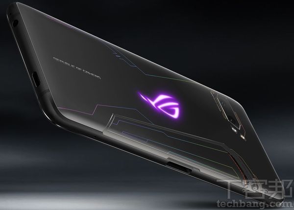 硬體的進步也帶動手機遊戲發展，如強調效能的電競手機出現後，開發商也會大膽開發高畫質、吃資源的作品。