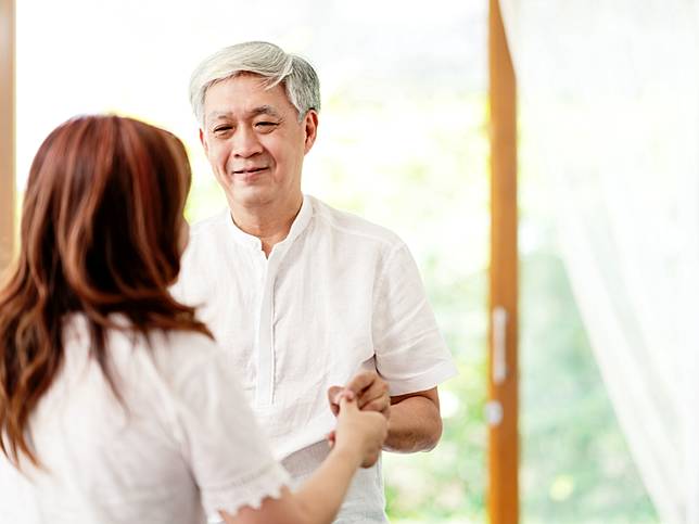 一起小旅行 到高級餐廳吃飯 共度退休時光 預防 熟年離婚 50歲開始這樣生活 幸福熟齡 Line Today