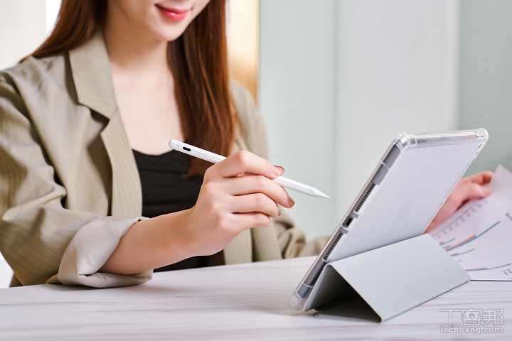 最適合搭配 iPad 的手寫筆：NovaPlus Pencil A7 動手玩，支援藍牙、流暢書寫、繪圖傾角感應