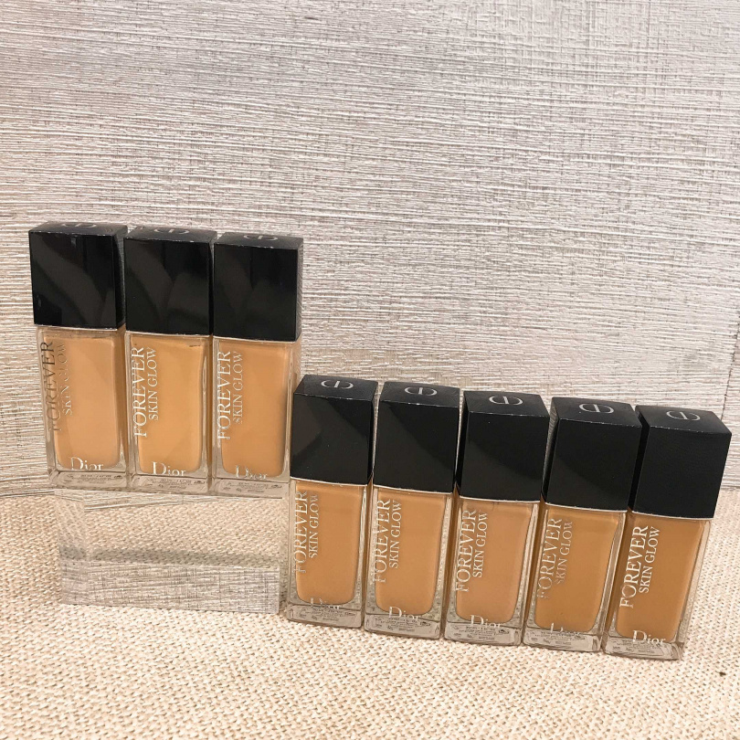 DIOR超完美持久柔光粉底液SPF35 PA++#3.5N_30ml／2,200元（圖／黃筱婷攝）