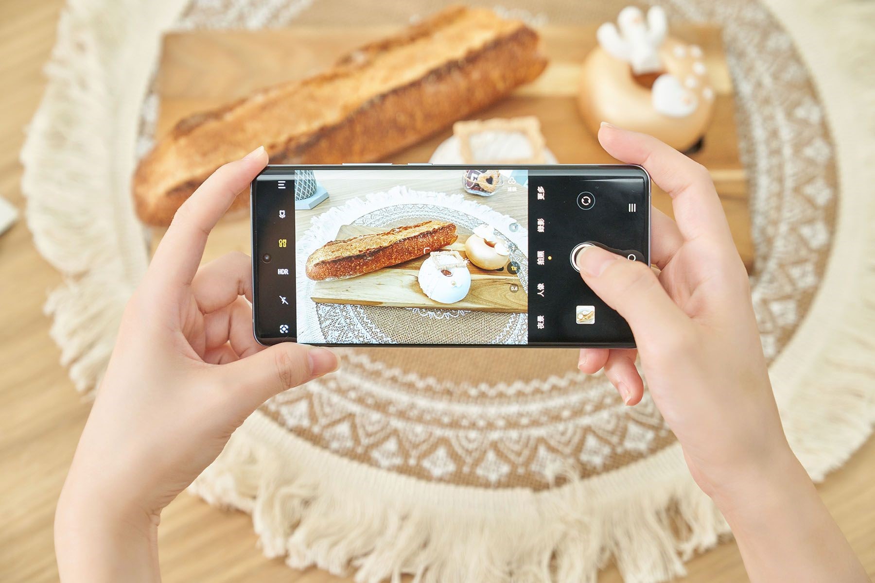 X70 系列的拍照介面簡潔易懂，即使初次接觸都不需花費太多時間學習就能輕鬆上手。