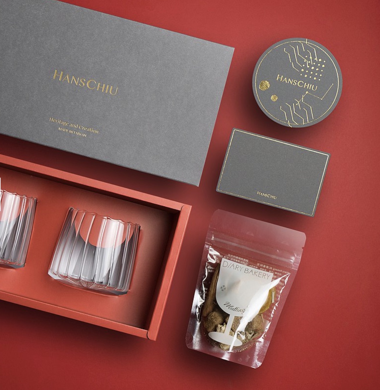 HANSCHIU 瀚思【聖誕禮盒】手工玻璃旋轉酒杯+熱紅酒香料包 暖心交換禮物