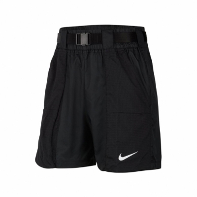 品牌: NIKE 型號: CJ3808-010 Swoosh Shorts 運動休閒 膝上 腰帶扣環 寬鬆 黑 白