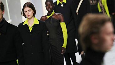 【2020 FW米蘭時裝周】宋慧喬驚喜現身Bottega Veneta秀場！Daniel Lee讓《駭客任務》換上流蘇新裝