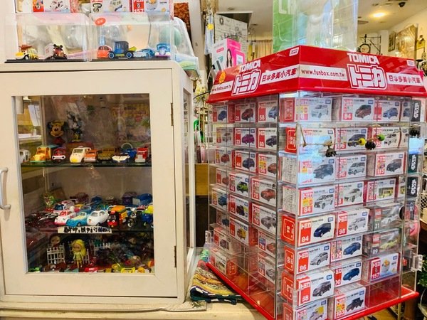 倪倪愛旅遊－『台中購物商圈推薦』台中在地人後花園小歐洲，綠意盎然異國購物散策－台中市大隆路商圈日韓、歐美私貨精品挖寶直擊分享