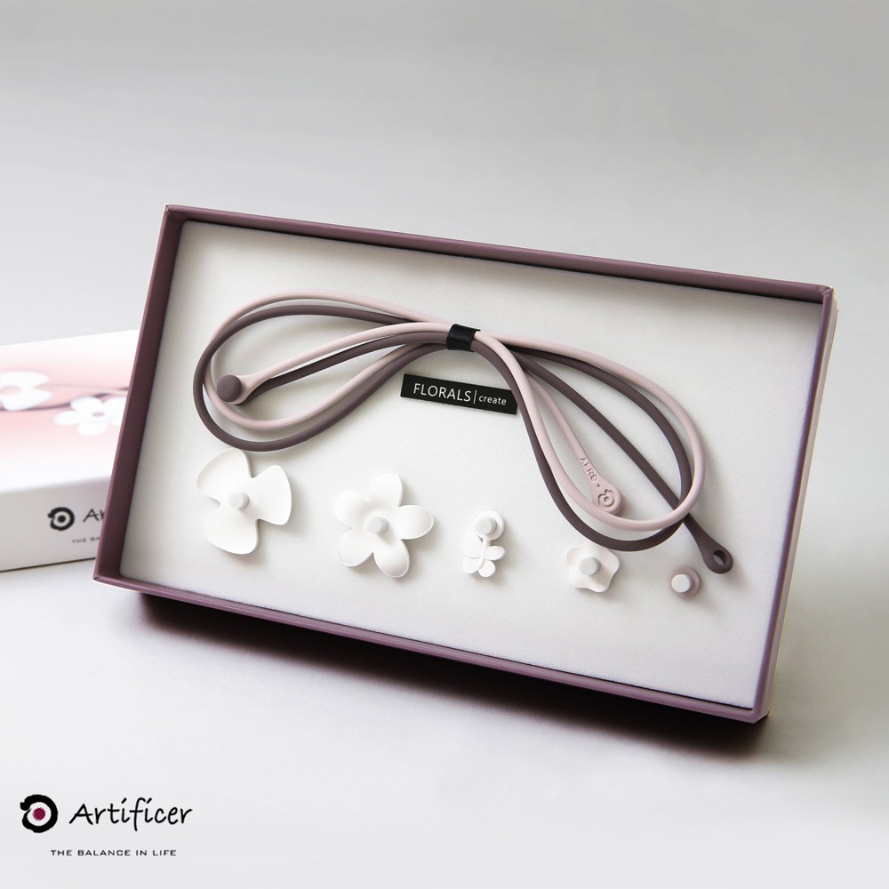 無論手環, 腳環, 髮飾或項鍊，自己的風格，由自己決定。 還給消費者發揮創意與創新的空間，一直是我們產品設計的努力原則。 Artificer的FLORALS則完整地體現了此一原則。嵌入獨家的AERO專
