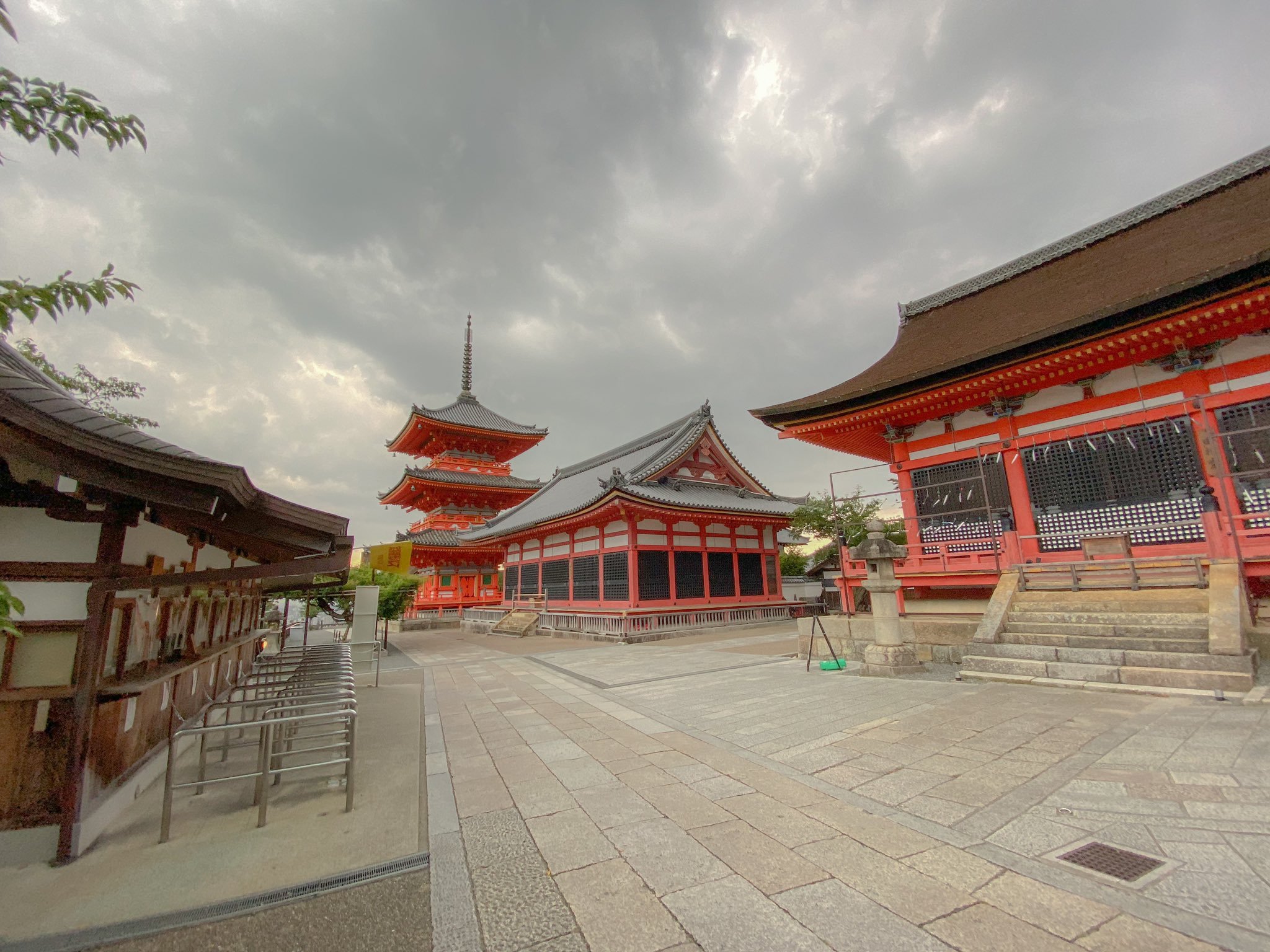 以前每次去人潮擠爆 京都名勝 清水寺 現在空無一人 網友大喊羨慕 拍照好爽 Line購物