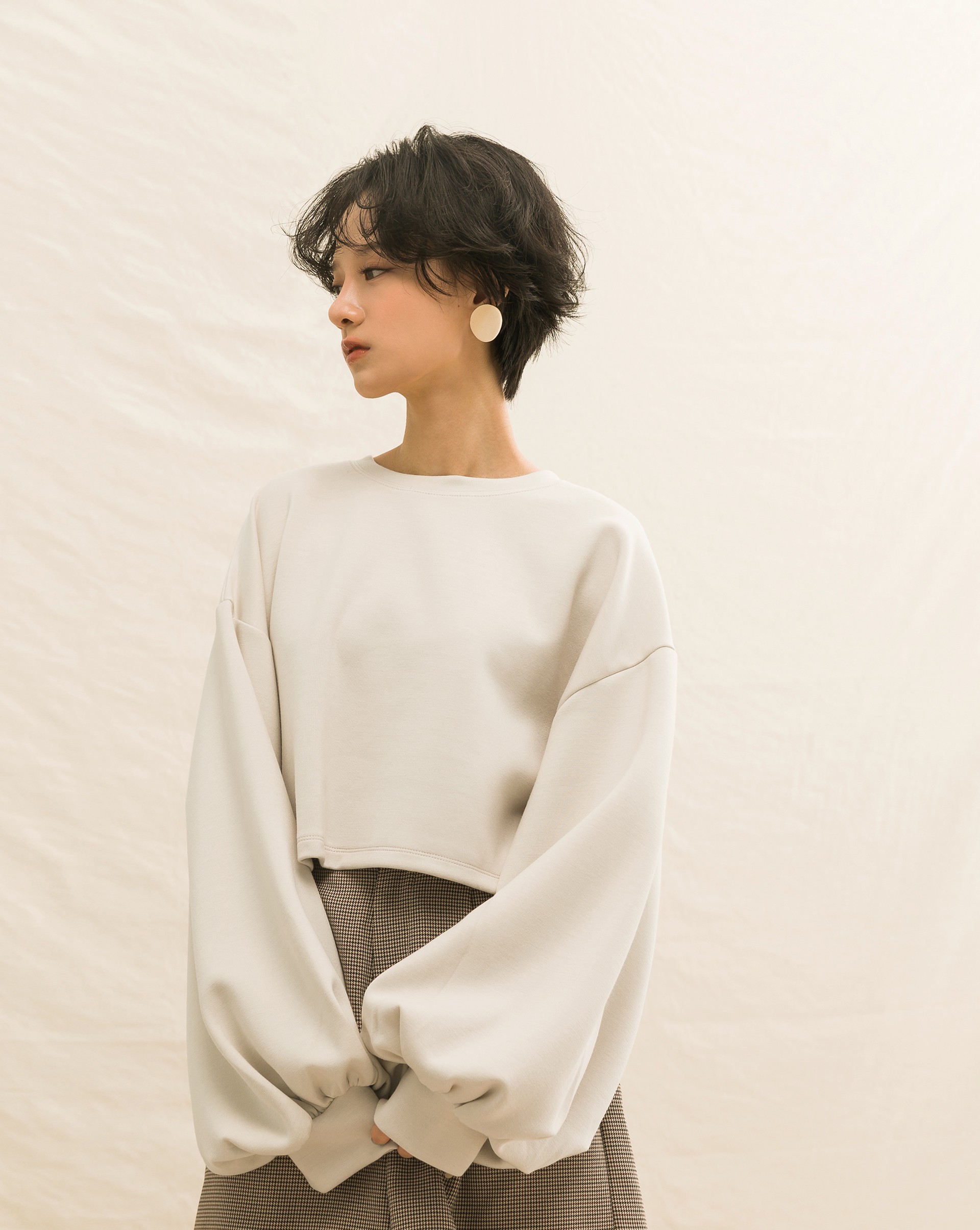 MIT 親膚挺版面料/短版連袖設計/無內裡/無口袋/燈籠袖設計