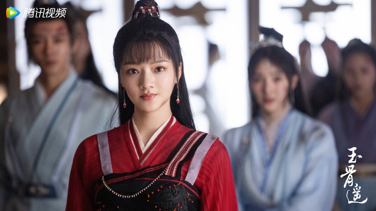 《玉骨遙》演員古裝vs.時裝！肖戰、王楚然中規中矩，任敏、盧昱曉翻車被吐槽！