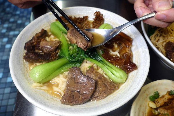 南京復興牛肉麵-神仙牛肉麵+GTD手搖飲，台北中山長春路好吃牛肉麵，台北牛肉麵外送，牛肉、麵條、湯頭都好吃的中山區牛肉麵(含神仙牛肉麵菜單)