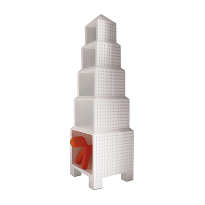 另一位芬蘭的童趣大師Oiva Toikka在為Magis設計兒童家具的時候，和英國來的兒童心理學專家共同合作，開發出了一系列與眾不同的兒童家具。雖然受限於身形，小朋友適合低矮的桌椅，但這不表示其他所有