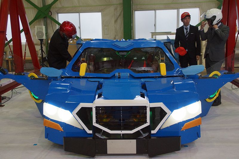 別忽視日本人打造變形金剛的決心！這是一款可以變成車子的「魔動王」